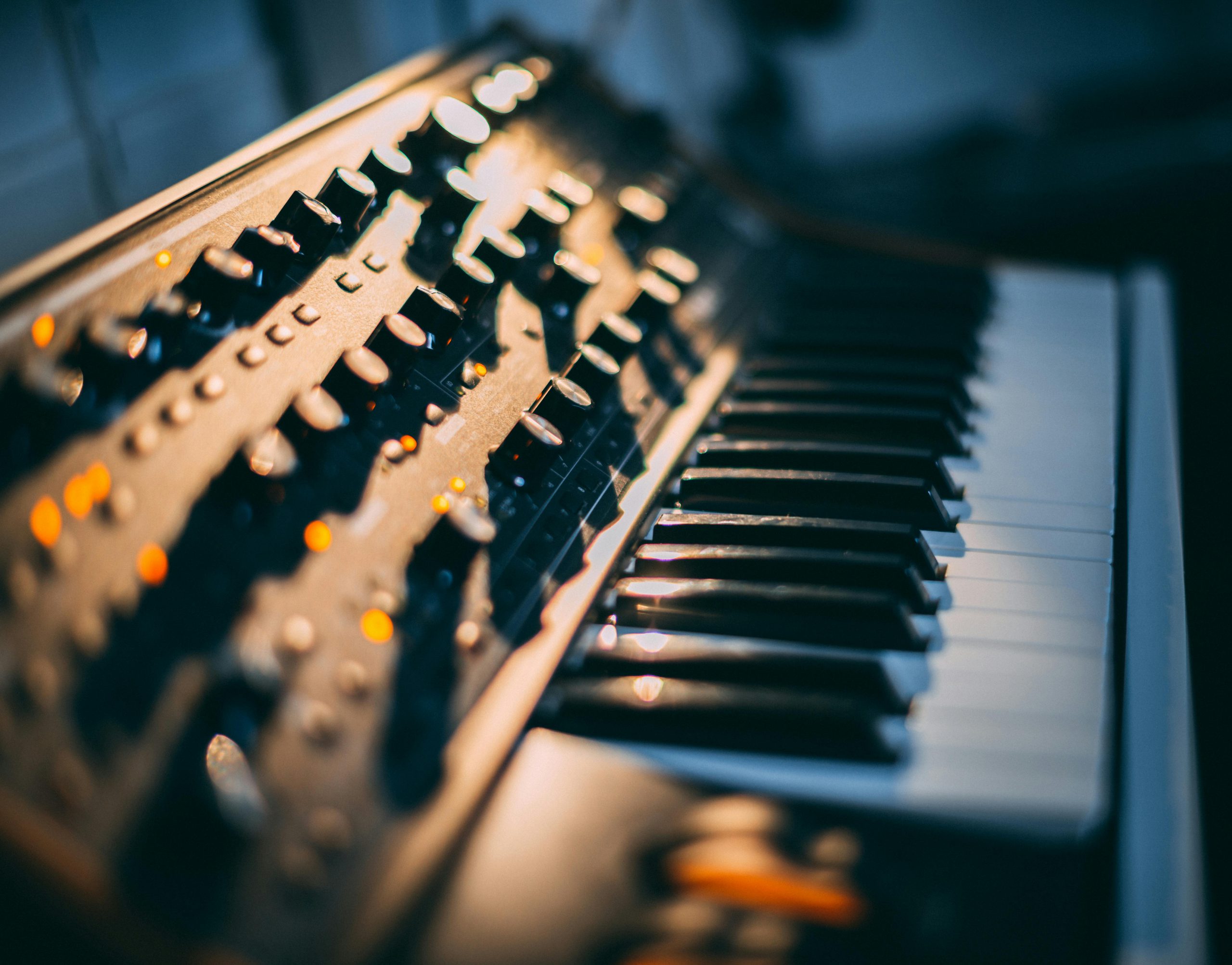 analog synthesizer - music gear